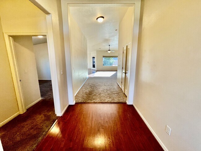 Building Photo - Pet Friendly Home in Green Valley