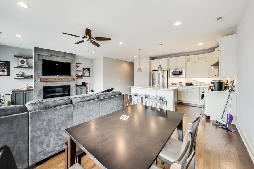 Building Photo - 2618 N Halsted St