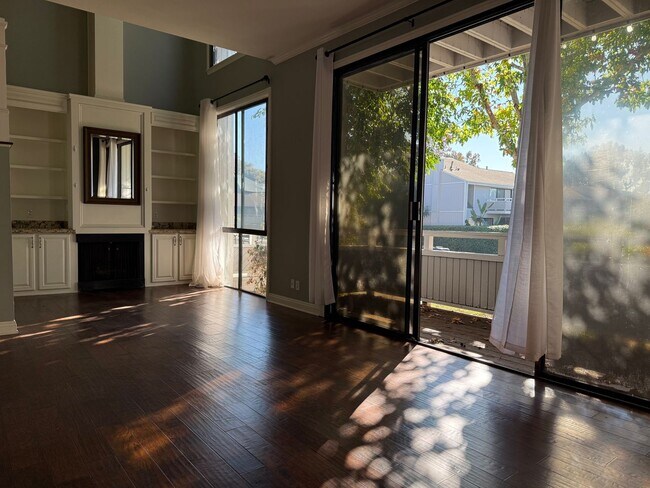 Building Photo - Newport Crest 2 Bedroom Townhouse / Newpor...