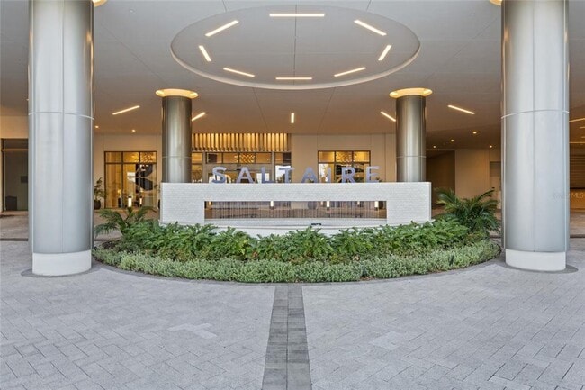 Building Photo - 301 1st St S