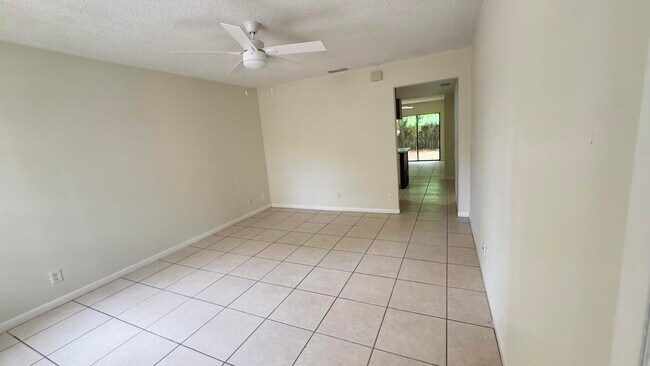 Building Photo - 1119 Goldenrod Rd