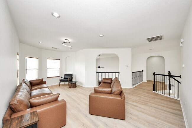 Building Photo - 527 Little River Ct