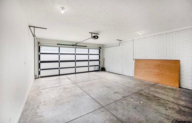 Building Photo - Fully Furnished Modern 3BR Retreat | Penth...