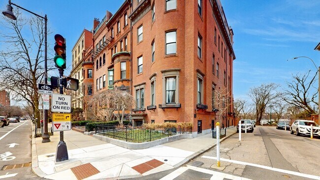 Building Photo - 404 Beacon St