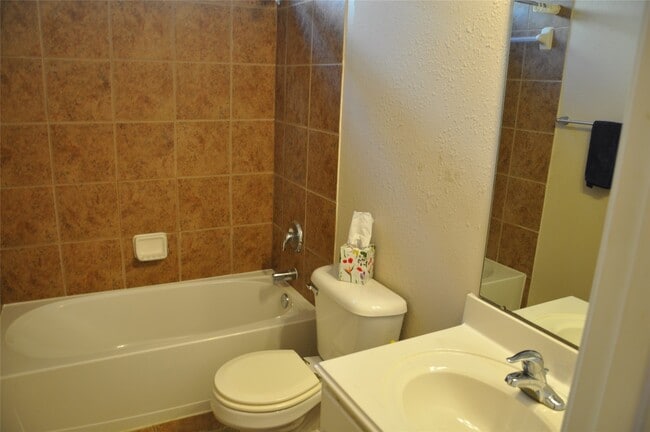 Building Photo - 2170 Brittany Colony Dr