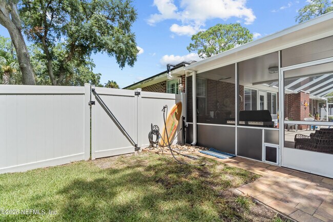 Building Photo - 6656 Rivercrest Dr