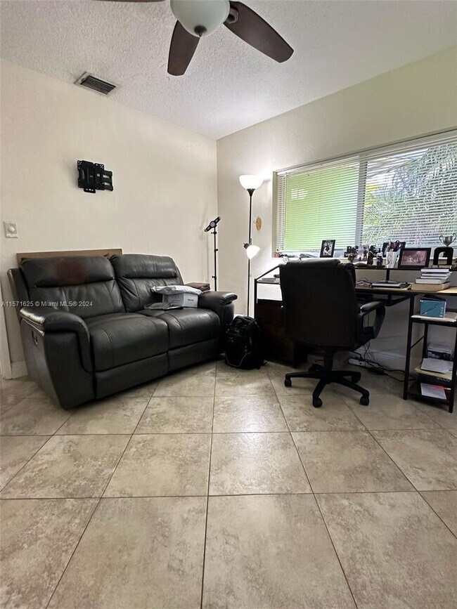 Building Photo - 1753 NE 18th St