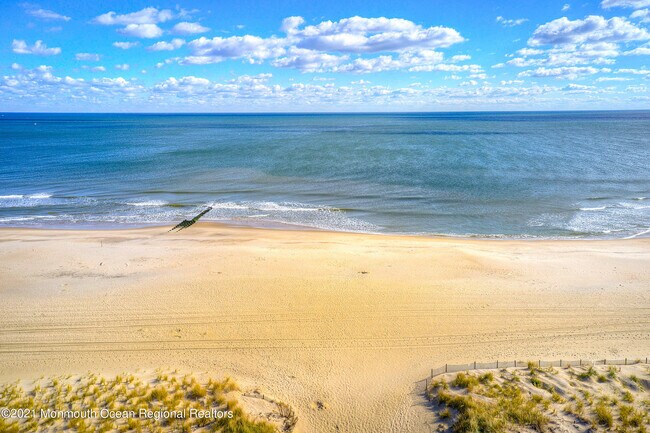 Building Photo - 1211 Ocean Ave N