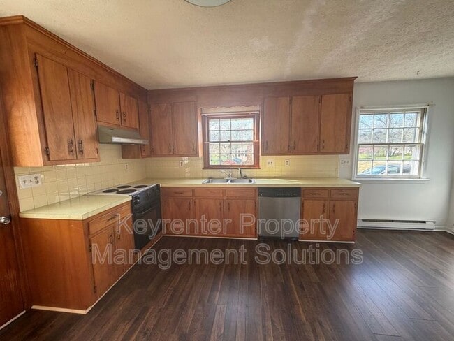 Building Photo - 907 Ladd Rd