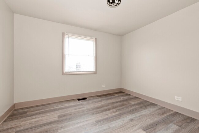 Building Photo - 836 Lily Cache Ln