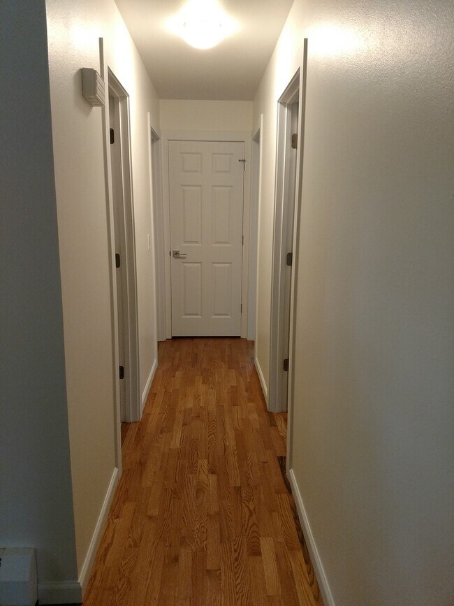 Building Photo - Charming 1 Level House 3 Bed, 2 Bath with ...