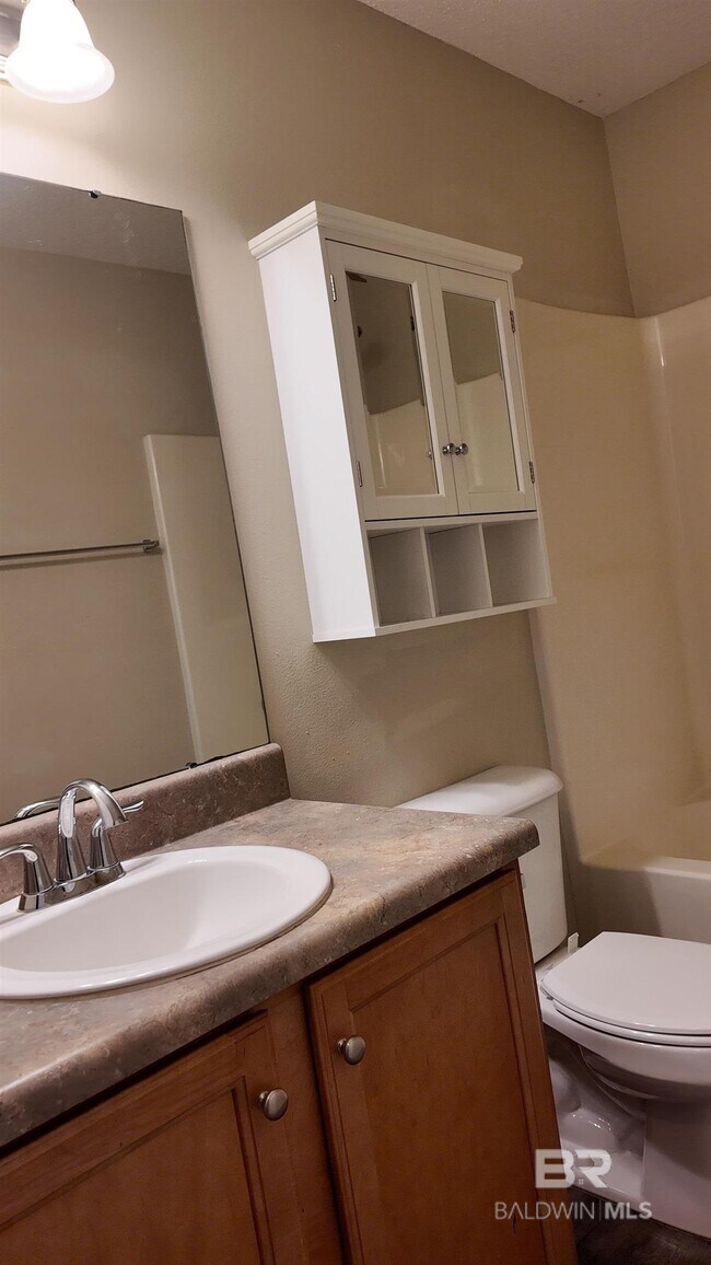 Building Photo - 8551 Southwood Ct