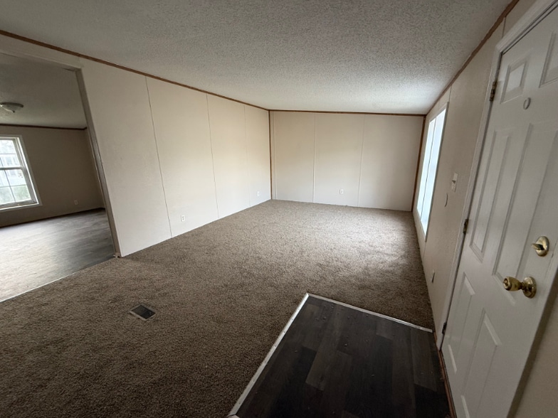 Building Photo - 2500 Mann Rd