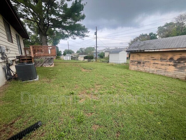 Building Photo - 7009 S 79th St