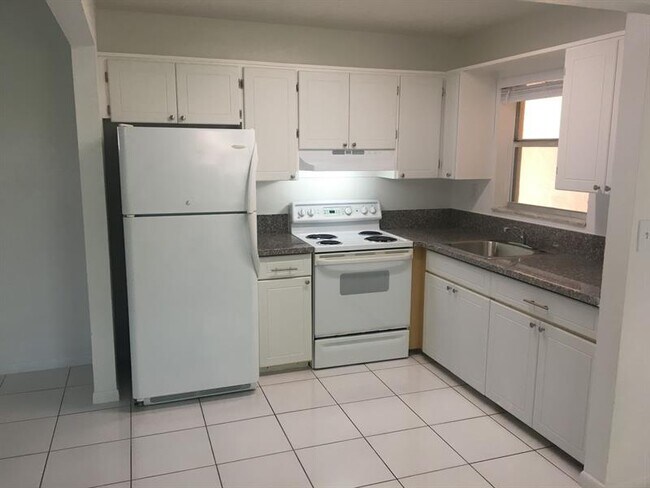 Primary Photo - 5831 SW 36th Ct
