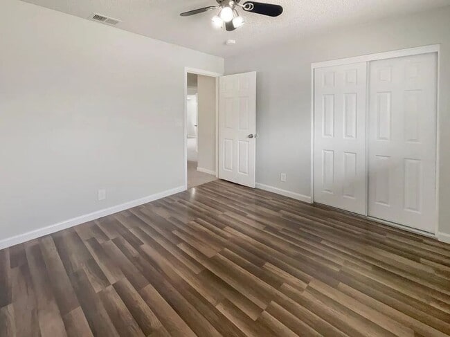 Building Photo - 5921 Hillsdale Blvd