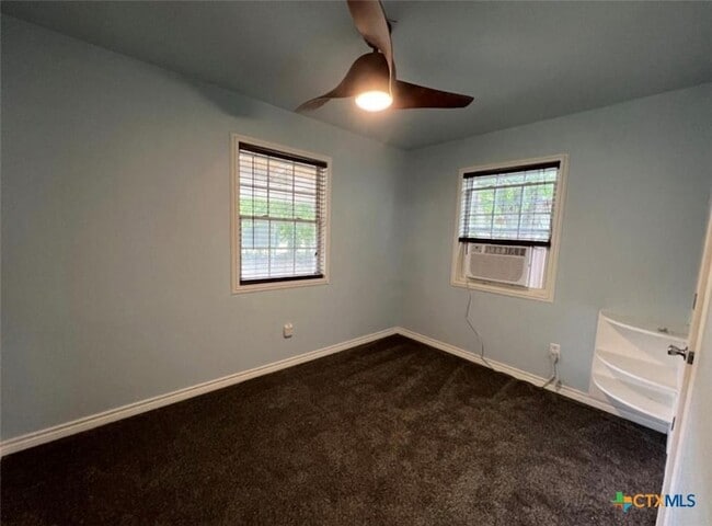 Building Photo - 304 Margaret Lee St