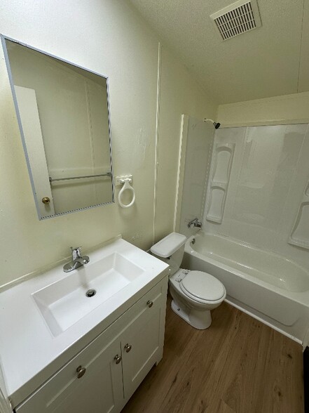 Building Photo - 917 FM247