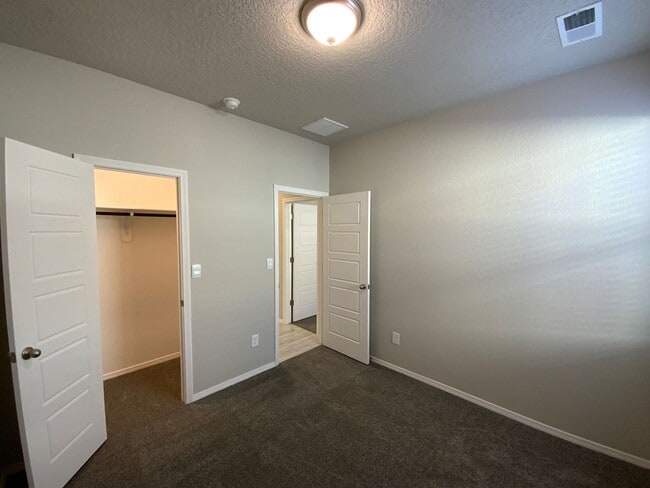 Building Photo - 3 Bedroom Single Story Home Available Near...