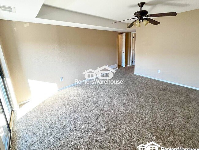 Building Photo - 12093 W Cross Dr