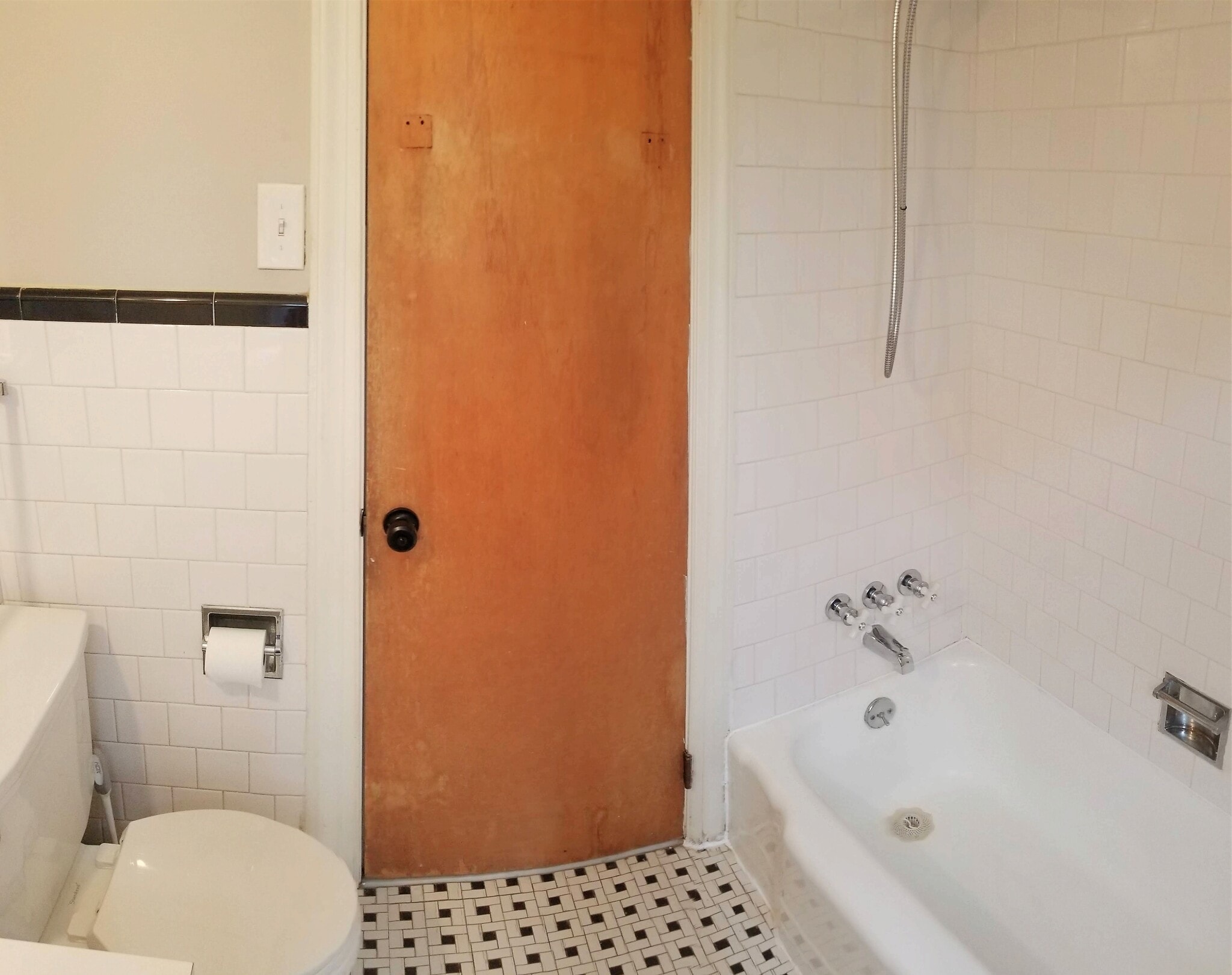 Upstairs Bathroom - 1921 Wilmington Ave