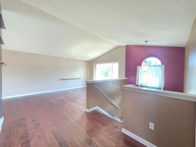 Building Photo - $2,800 - 3 Bed / 2 Bath Beautiful and Spacious Home with a Fully Fenced backyard