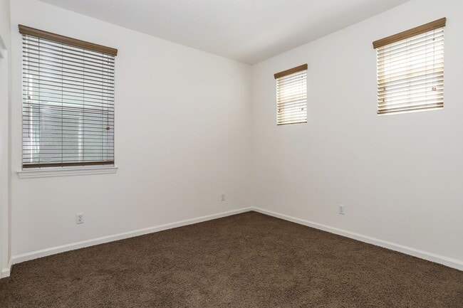 Building Photo - West Roseville Solar! 3 Bedroom, Plus den/...