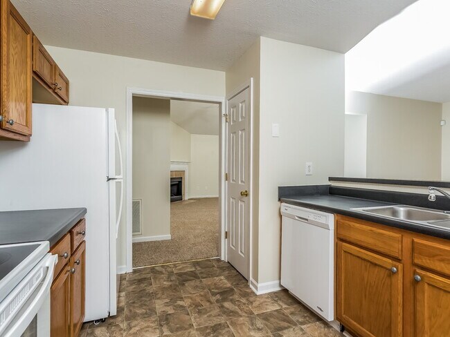 Building Photo - 1005 Gleason Dr