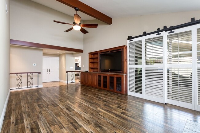 Building Photo - Renovated Home in Tierrasanta