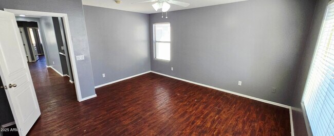 Building Photo - 587 S Buena Vista Ct