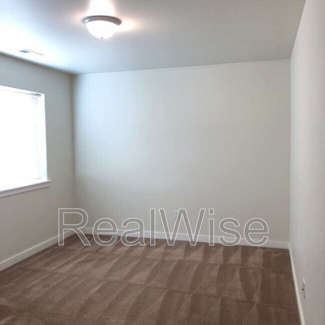 Building Photo - 1214 SW 27th St