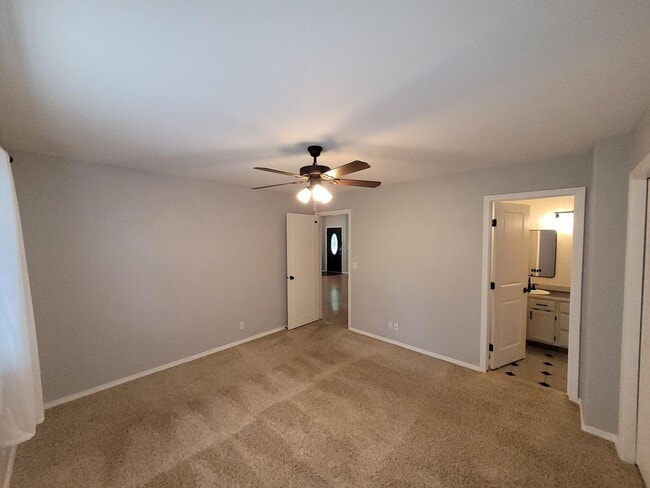 Building Photo - Cozy Home in Columbia Village!