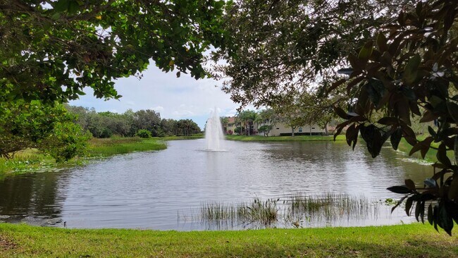 Building Photo - Annual UNfurnished 2/2 ground floor condo in water front boating community