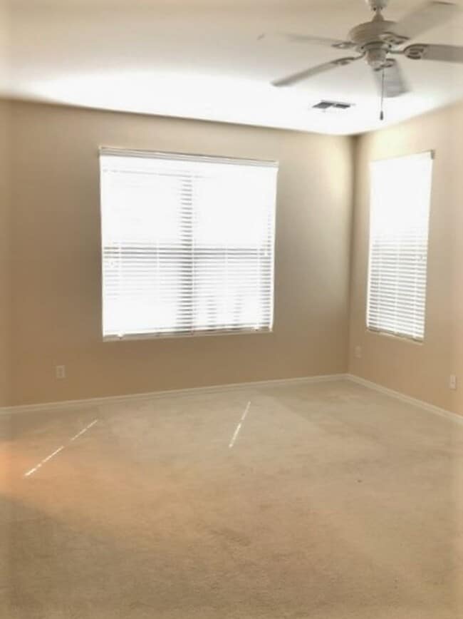 Building Photo - Beautiful 4 Bedroom / 2 Bath, in North Pho...