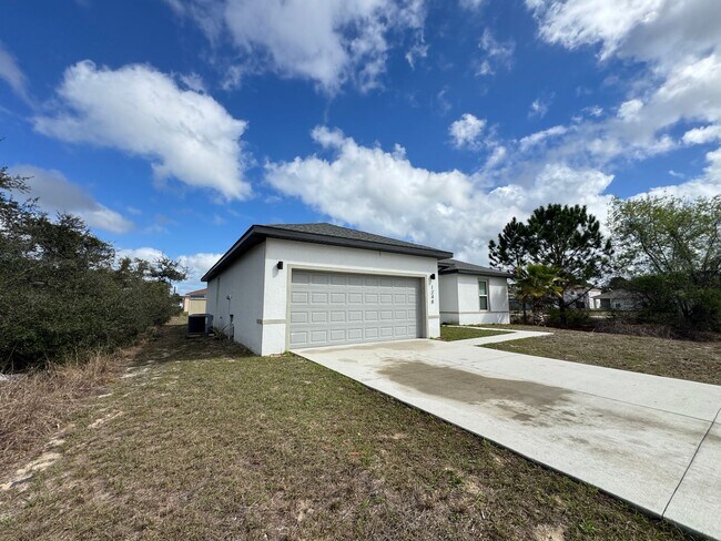 Building Photo - Spacious 4-Bedroom Home in Poinciana – Internet Included & No HOA Approval Required