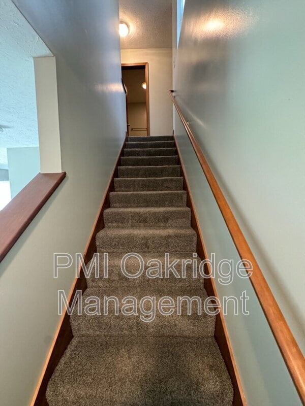 Building Photo - 729 Meadow Glen Ave