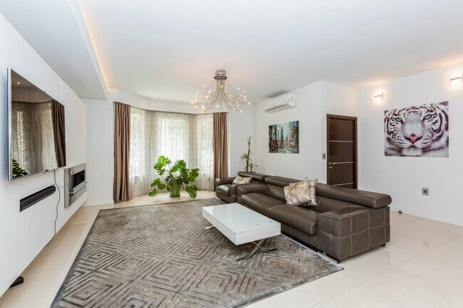 Building Photo - 96 Columbia Terrace