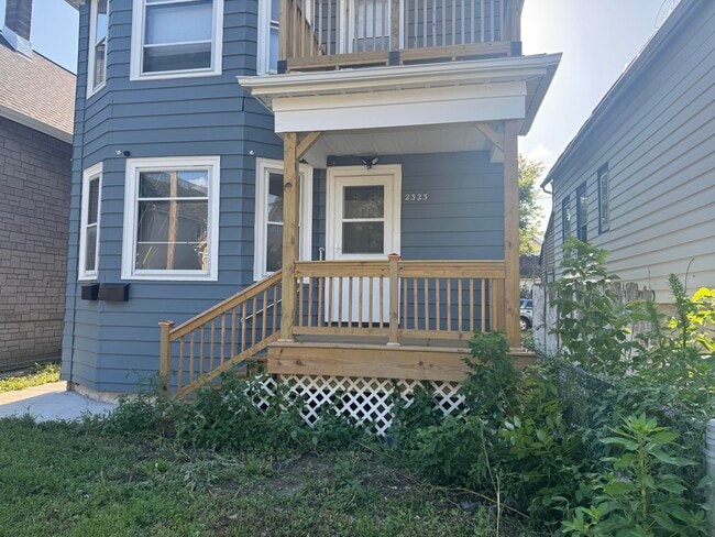 Building Photo - 2323 S 17th St