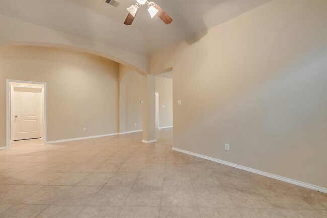 Building Photo - 5615 Stoneridge Ct