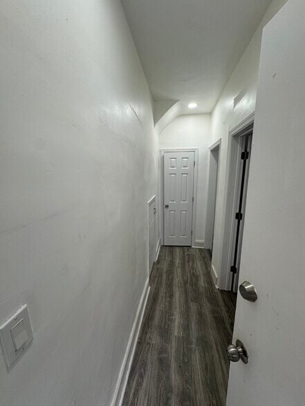 Front hallway - 202 Myrtle Ave