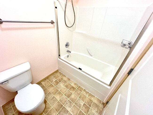 Building Photo - Move-In Ready Puyallup Townhome – Central Location, Easy Commute