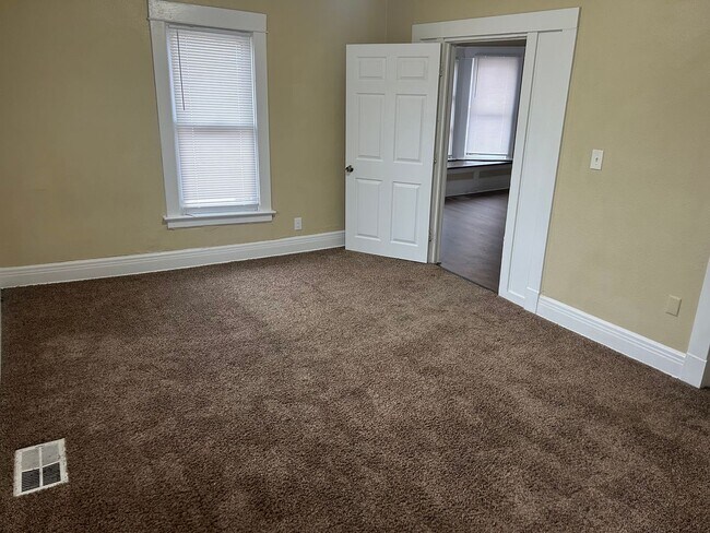 Building Photo - 409 Eastern Ave