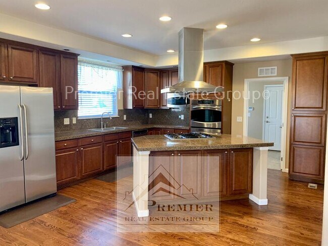 Building Photo - 5984 Revelstoke Dr