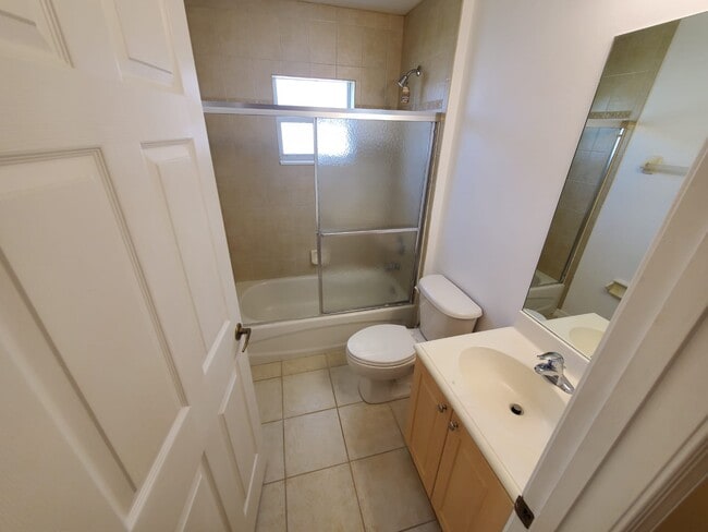 Building Photo - 1049 SW Ingrassina Ave