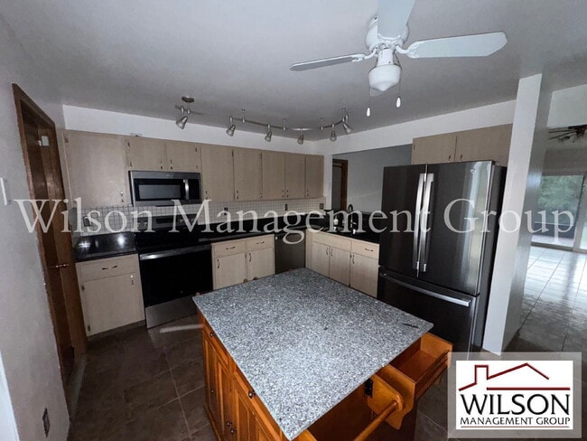 Building Photo - 1420 Flamingo Dr