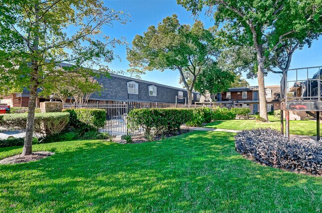 Building Photo - 9023 Gaylord Dr