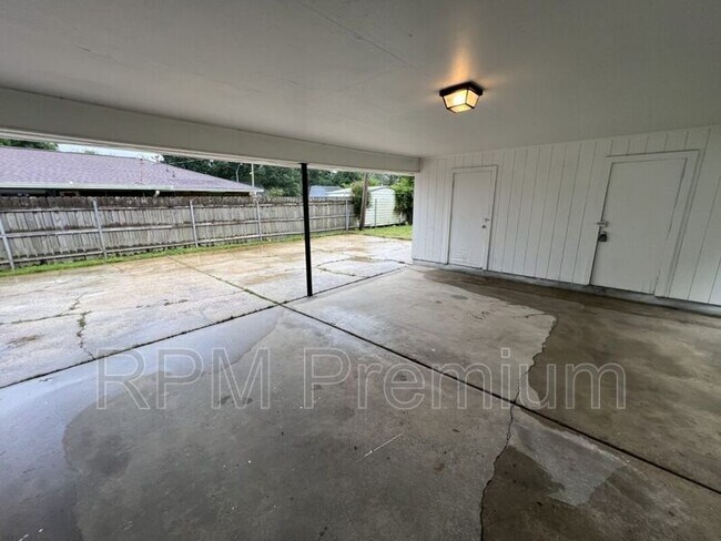 Building Photo - 464 Wilton Dr