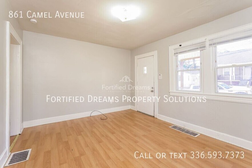 Building Photo - 861 Camel Ave