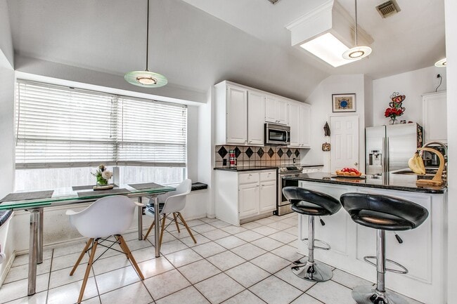 Building Photo - Charming Single Story Home In Gated Oakridge Pointe!