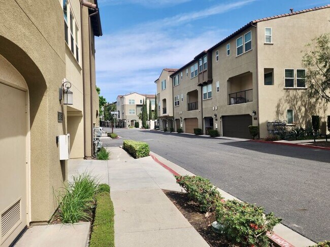 Building Photo - 2415 Tapestry Wy